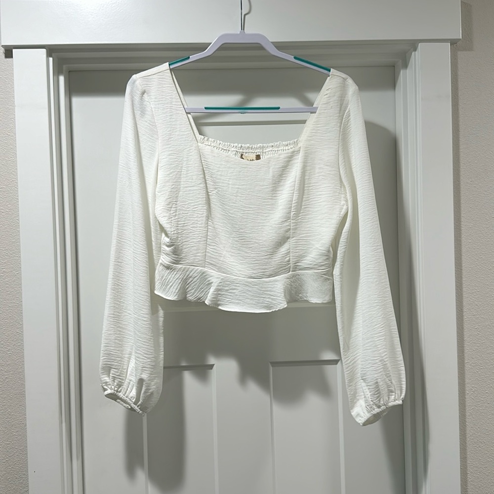 White Altr’d State Baloon Sleeve top. New!